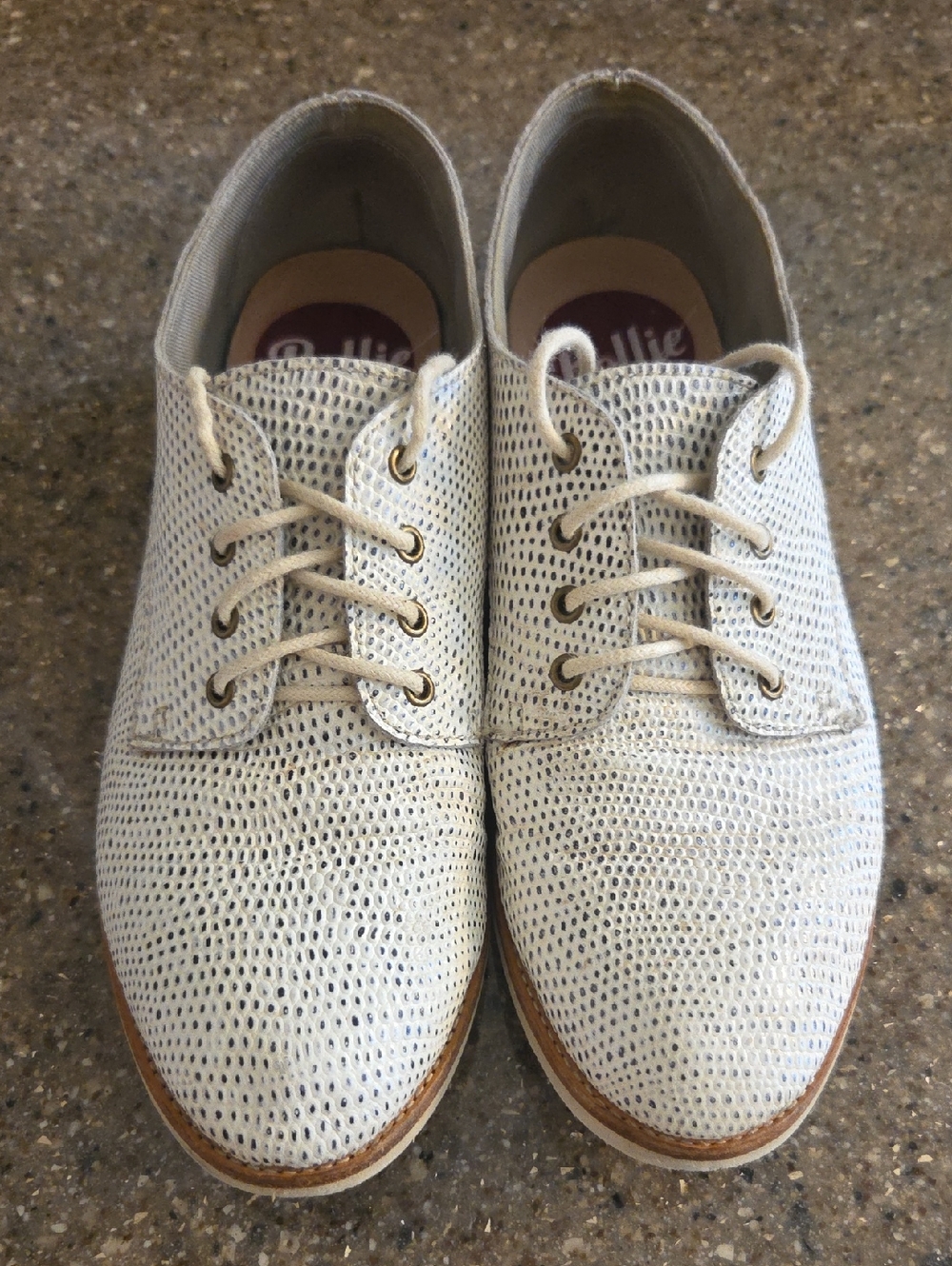 Women's Rollie Cream & Light Gray Lace-Up Flats